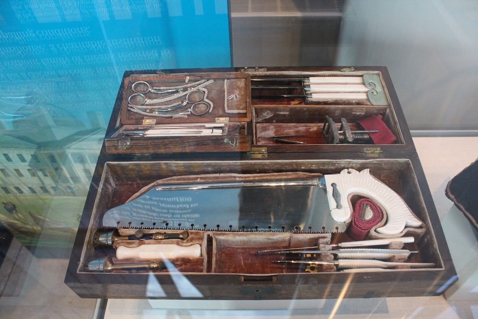 Dr Charles Gordon S Surgeon S Kit.jpg